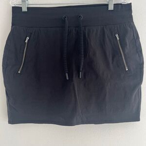 ATHLETA  women skirt shorts Zip pockets front 1 zip back